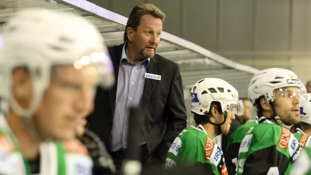 glavni trener HDD Olimpija Heikki M&auml;lki&auml; - hokej - Olimpija: Vienna Capitals, liga Ebel, 1. krog:- Hokejisti Olimpije so izgubili proti Vienni Capitals z 1:4 (1:2, 0:1, 0:1).                //FOTO: Jaka Gasar