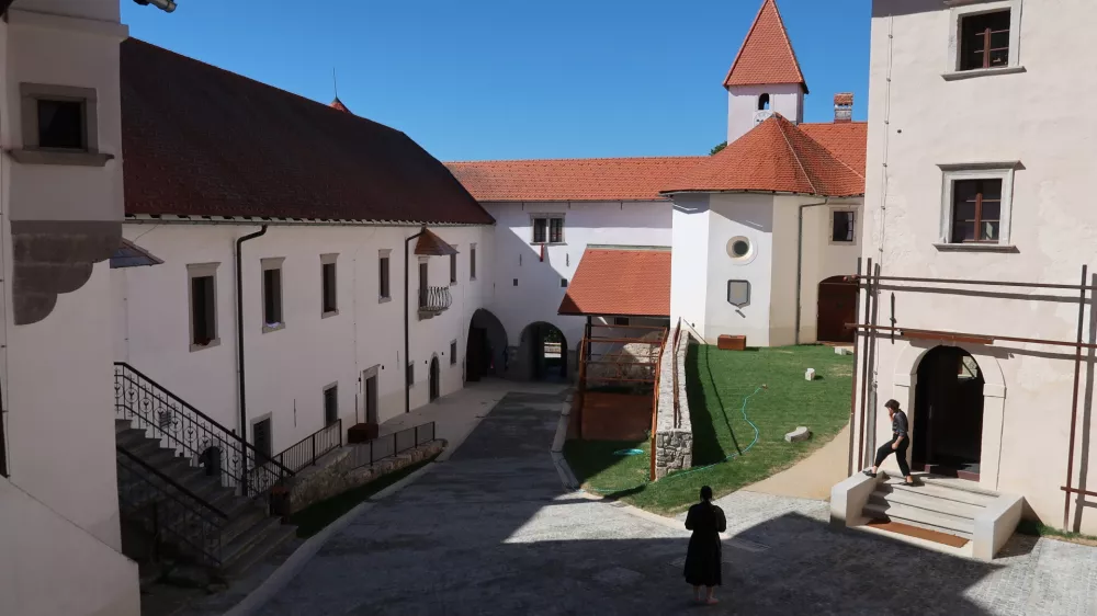 Brezplačni ogled gradu Turjak? Obiskovalci so naleteli na zaklenjena vrata