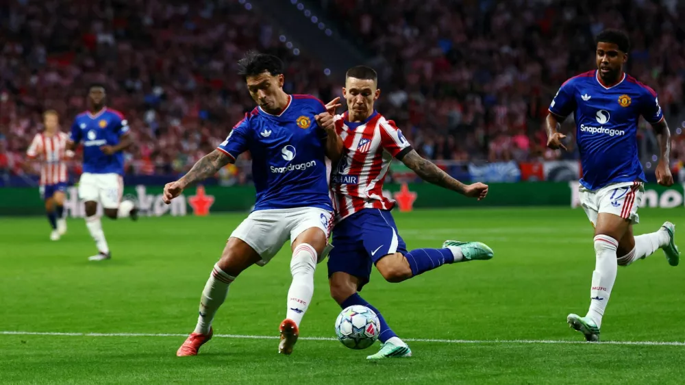 FILE PHOTO: Soccer Football - UEFA Champions League - Atletico Madrid v Manchester United - Riyadh Air Metropolitano, Madrid, Spain - October 13, 2026 Manchester United's Lisandro Martinez in action with Atletico Madrid's Alejandro Grimaldo REUTERS/Susana Vera/File Photo