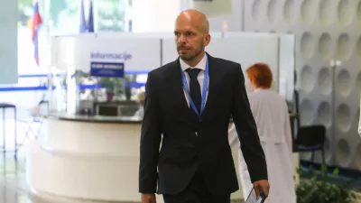 Erjavcu polni mandat v UKC Ljubljana, pri Ostrcu naj bi iskali žvižgače