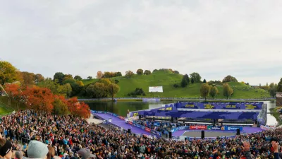Zuschauer vor Schiessstand. LOOP ONE Opening Festival: Sommer - Biathlon. Saisoner&ouml;ffnung im Biathlon, Saison 2025-2026, am 19.10.2025 in M&uuml;nchen, O L Y M P I A P A R K, Deutschland. Quelle / Copyright / Credit: *** Spectators in front of shooting range LOOP ONE Opening Festival summer biathlon season opening in biathlon, season 2025 2026, on 19 10 2025 in Munich, O L Y M P I A P A R K, Germany Source Copyright Credit xBIATHLON-OPENINGx,Image: 1046983128, License: Rights-managed, Restrictions:, Model Release: no 
