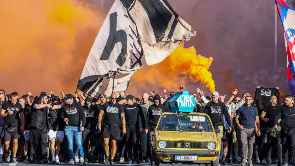 15.10.2026., Split - Navijaci Hajduka Torcida u korteu se uputila prema Poljudu uoci utakmice UEFA Konferencijske lige izmedju Hajduka i Ajaxa. Photo: Ivana Ivanovic/PIXSELL