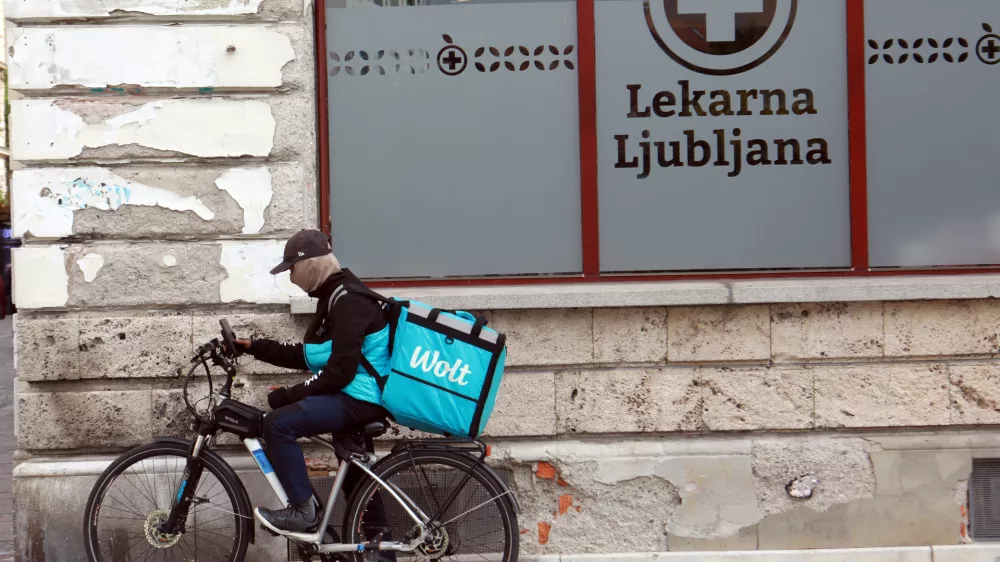 30: 09 2026 -simbolična fotografija - lekarna Ljubljana, dostava, WoltFoto: Tomaž Skale