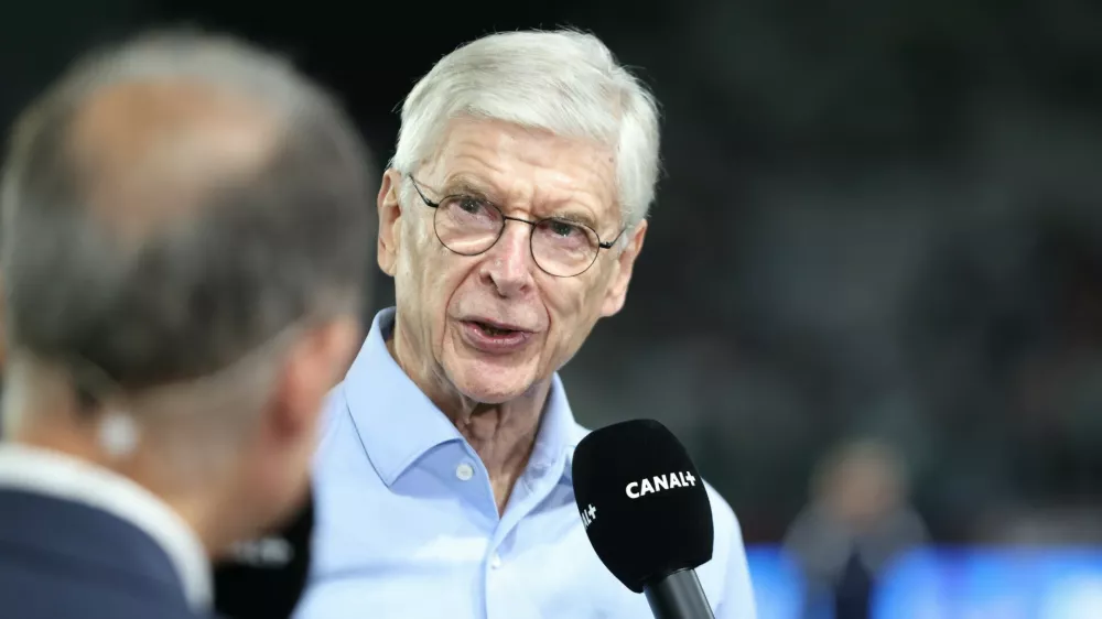 arsene wenger Robert Pir&egrave;s c&eacute;l&egrave;bre son jubil&eacute; au stade Saint-Symphorien &agrave; Metz, en France, avec la participation de nombreuses l&eacute;gendes du football du FC Metz, d'Arsenal et de son &eacute;quipe Pir&egrave;s All Stars - Lucas Deslangles / PSNEWS - Photo: Lucas Deslangles / PSNEWS/Psnewz / Psnewz/ SIPA /00332405_0001/Credit:PSNEWZ/SIPA/2610070203,Image: 1141107257, License: Rights-managed, Restrictions:, Model Release: no 
