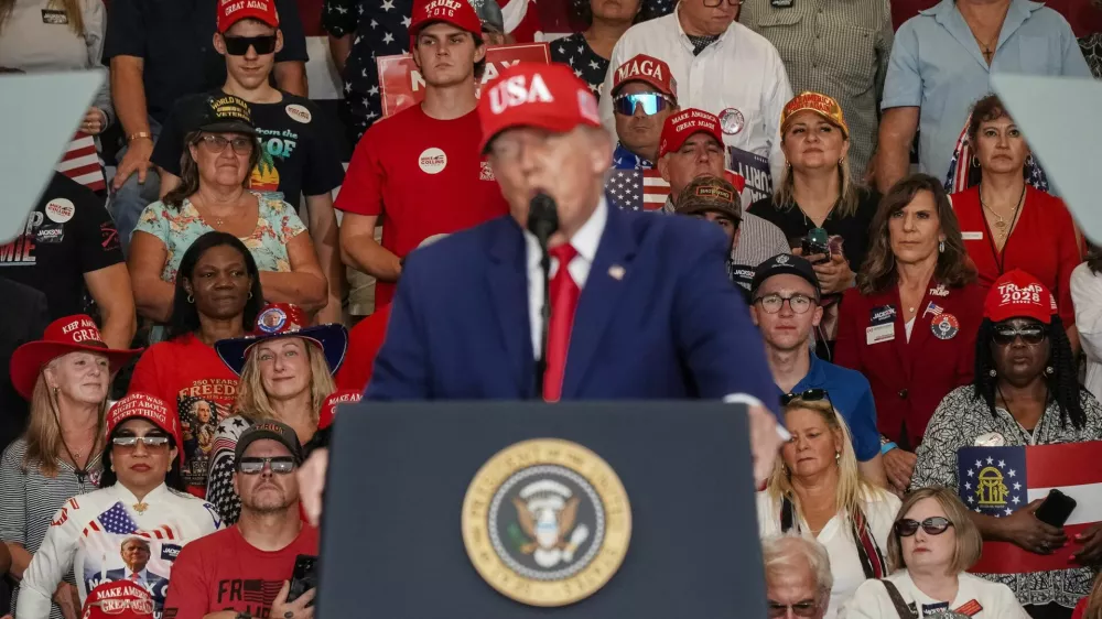 Attendees listen as US President Donald Trump speaks at a campaign event in Dalton, Georgia, US, October 16, 2026. REUTERS/Elijah Nouvelage