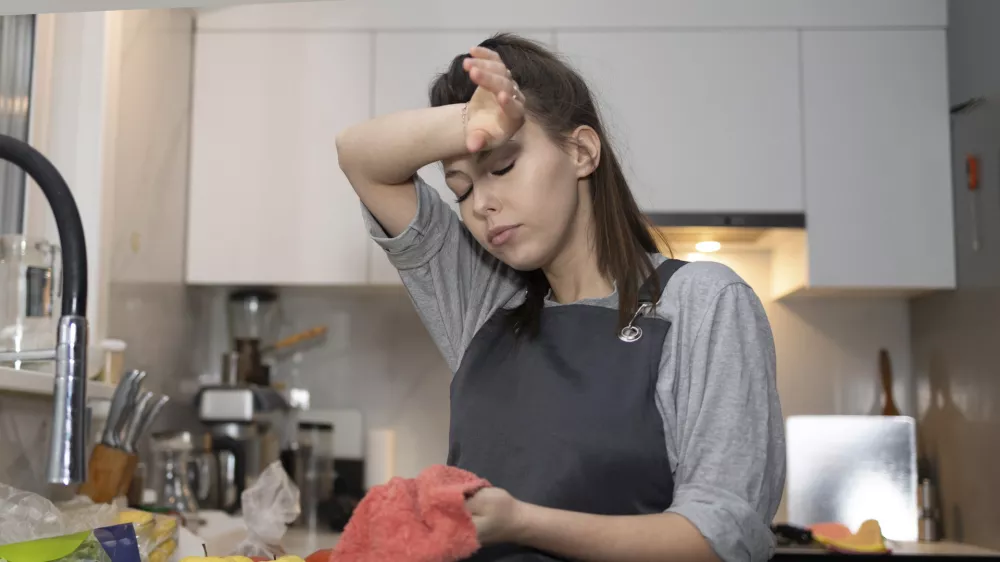 Tudi gospodinjsko delo lahko vodi v izgorelost. / Foto: Istock