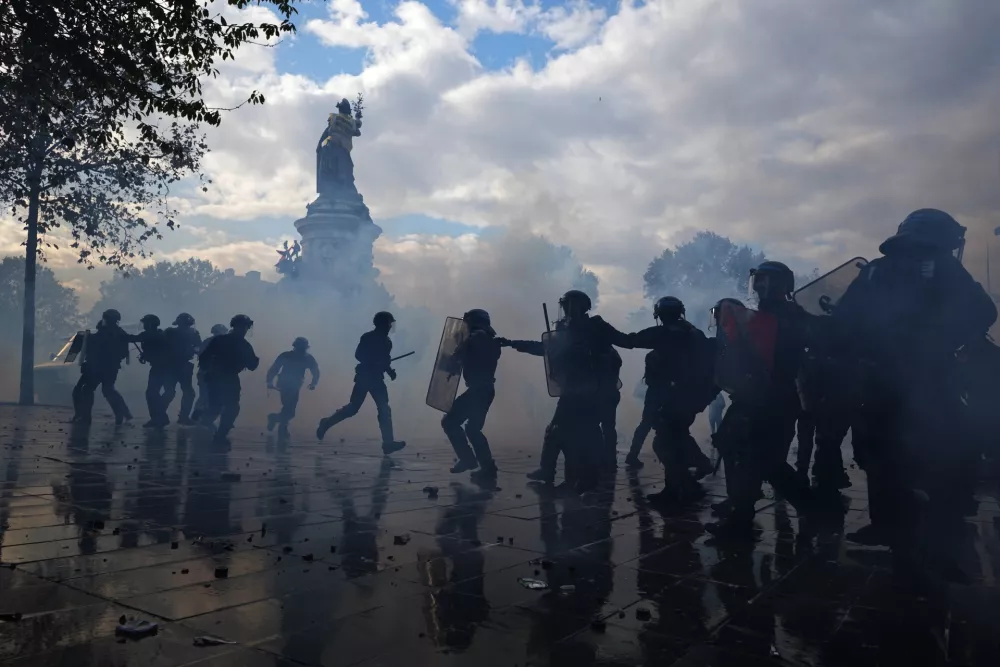 Police scuffle with protesters during a demonstration against rising living costs, joining students' grievances, in Paris, Saturday, Oct. 17, 2026. (AP Photo/Thibault Camus)