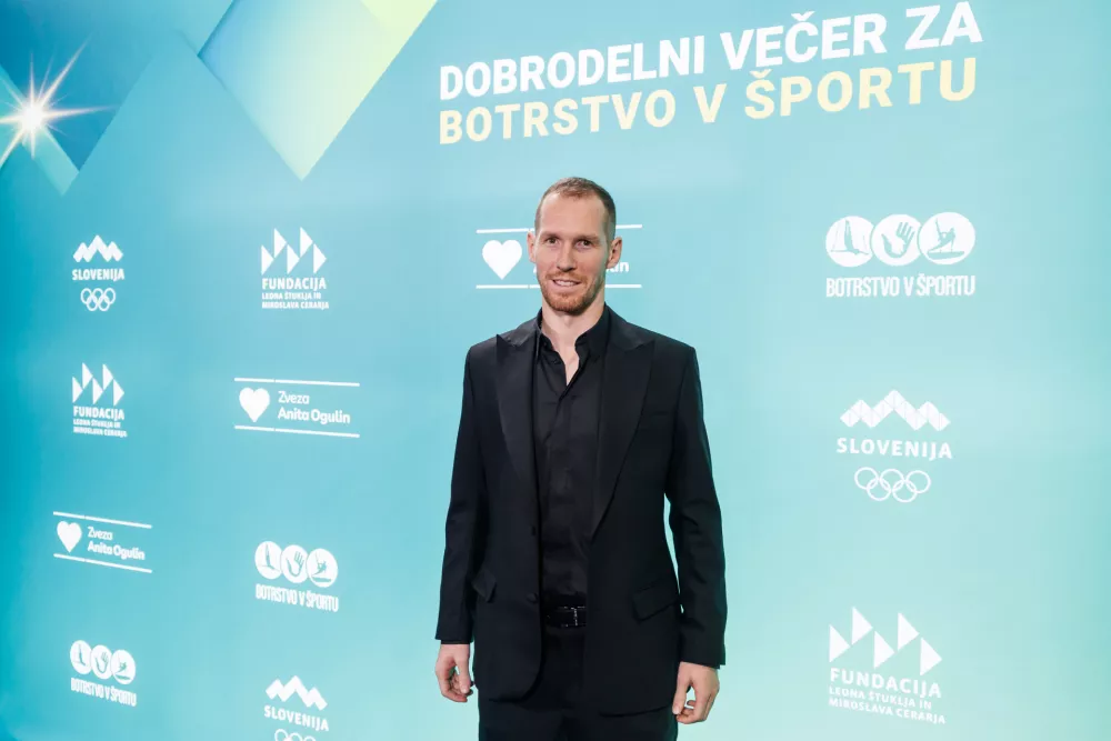 Ljubljana, GH Union.Medijski termin pred zacetkom dobrodelnega vecera Fundacije Miroslava Cerarja in Leona Stuklja za pomoc mladim sportnikom iz socialno sibkih okolij.Kapetan slovenske odbojkarske reprezentance Tine Urnaut.