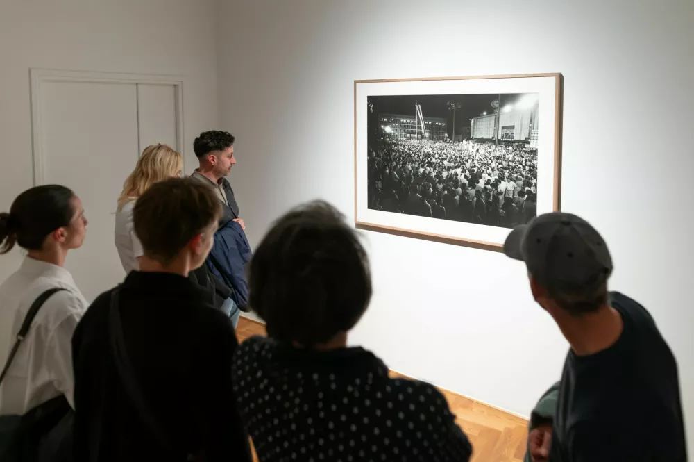 &raquo;Grizem in i&scaron;čem&laquo;: Borut Krajnc o fotografijah, ki so nastajale zunaj časopisnih strani