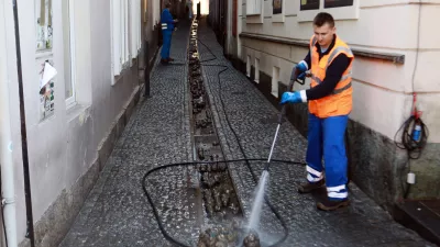V središču Ljubljane spomeniki očiščeni, v Šiški pa skriti v grmovju
