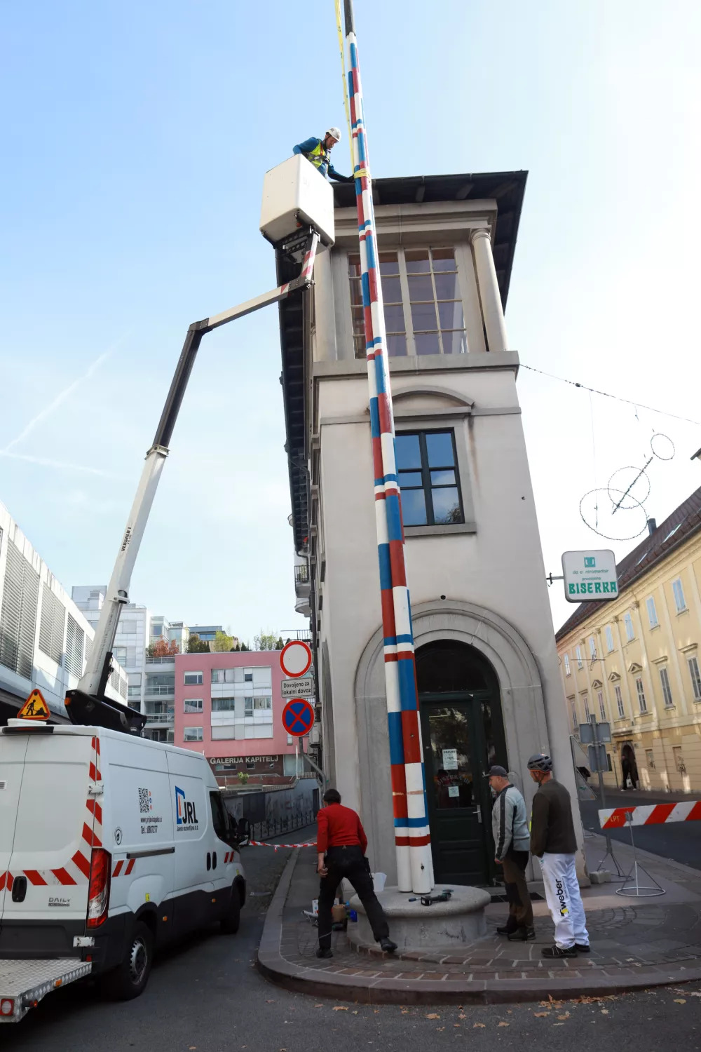 20.10.2026 -Plečnikov jambor, postavitevFoto: Tomaž Skale