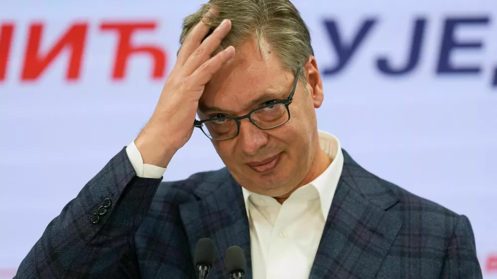 Aleksandar Vucic, leader of the right-wing Serbian Progressive Party (SNS) speaks at the party headquarters, after conceding defeat in the parliamentary election in Belgrade, Serbia, Sunday, Oct. 25, 2026. (AP Photo/Darko Vojinovic) / Foto: Darko Vojinovic