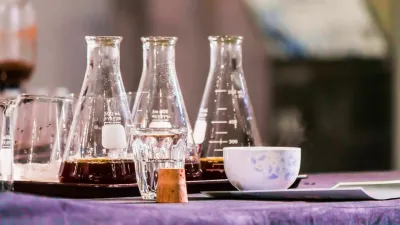 Siphon Coffee or Vacuum Coffee is full immersion tasteful, Blended smell and taste ofroasted coffee with direct contact boiled water. / Foto: Moccabunny
