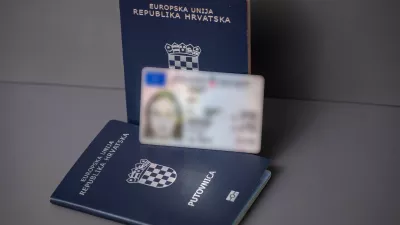 Petindvajsetletnik osebne izkaznice ni izgubil. Fotografija je simbolična. Foto: PixseIl