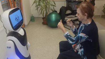 Robota Tima učijo prepoznavati znake razpoloženja in pozornosti pri uporabnikih. Foto: VDC Tončke Hočevar