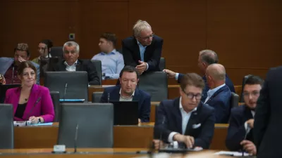 - mag. Karmen Furman, SDS,- Aleš Hojs, SDS, - Tomaž Lisec, SDS,- 18.09.2026. - Izredna seja DZ RS, na kateri s obravnavali predlog zakona o začasnih ukrepih za učinkovitejše izvajanje sistema dolgotrajne oskrbe.//FOTO: Bojan Velikonja