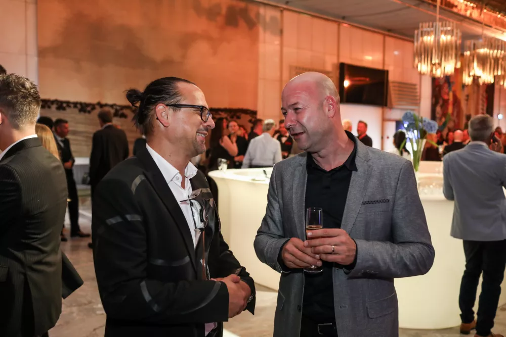 - Matjaž Lapornik, Kota Petrovče,- Dejan Su&scaron;nik, RCM,- sprejem po prireditvi,- 21.10.2026. - Slavnostna prireditev Gazela 2026, Podelitev nagrad za najhitreje rastoča podjetja v Sloveniji.//FOTO: Bojan Velikonja