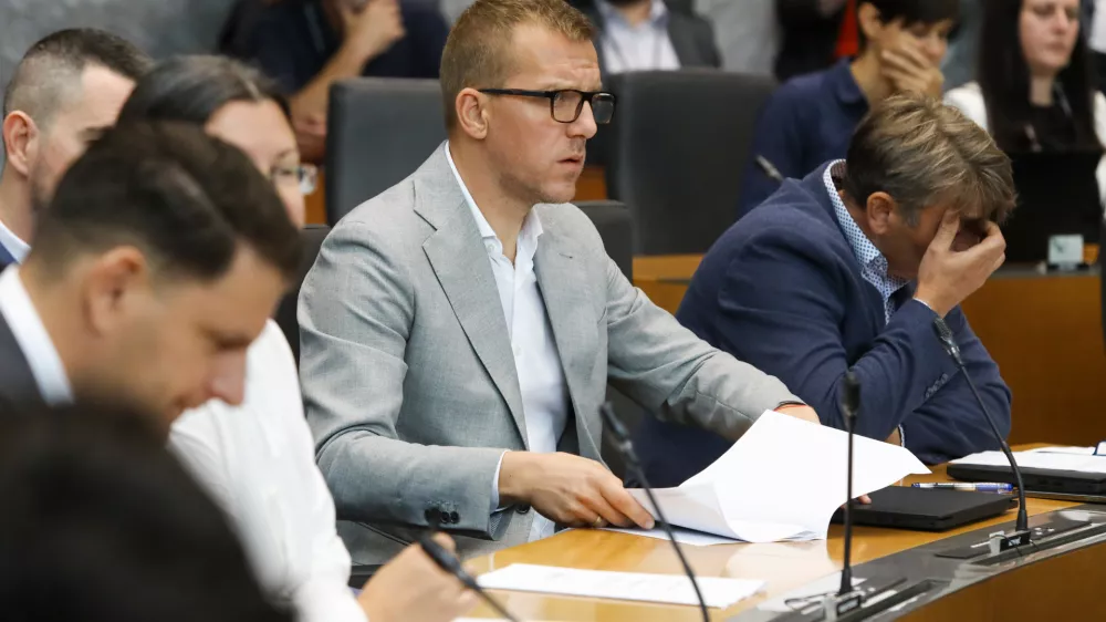 Po Mijičevem odstopu Resnica &scaron;e i&scaron;če poslanca