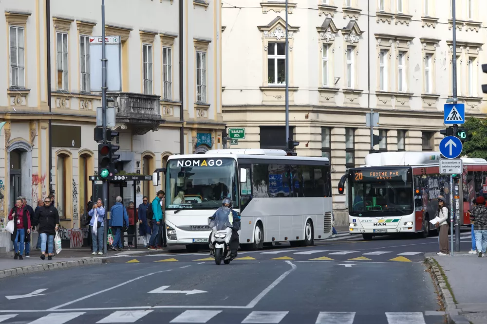Tujci v iskanju postaje tavajo po Celov&scaron;ki, domačin je vzel stvari v svoje roke