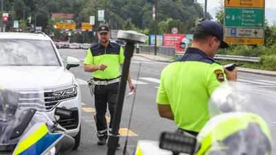 - Policist motorist, - policijska kontrola prometa,- 01.07.2026. - predstavitev preventivne kampanje #častnaprometna, s katero želi Policija udeležence v cestnem prometu spodbuditi, naj prepoznajo svoje prometne razvade in jih spremenijo v dobre navade.Robert Vehovec iz Uprave uniformirane policije na Generalni policijski upravi, je predstavil:- ključne podatke o prometni varnosti v poletnih mesecih,- najpogostej&scaron;e dejavnike tveganja za najhuj&scaron;e prometne nesreče,- namen in potek kampanje #častnaprometna,- način sodelovanja javnosti prek spletne strani kampanje,- policijske aktivnosti v poletni turistični sezoni.//FOTO: Bojan Velikonja