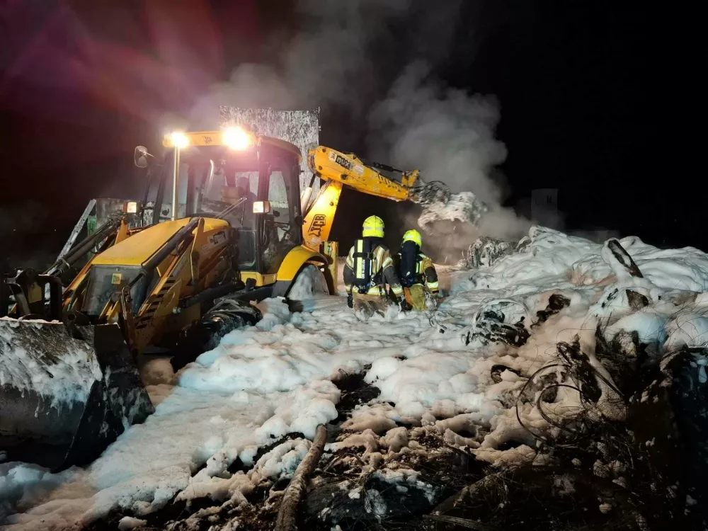Požar pnevmatik v zbirnem centru Volče pri Tolminu, 23. 10. 2026