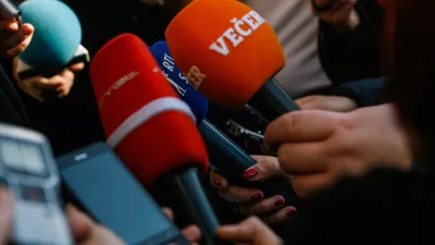 simbolična fotografija, mediji, novinarstvo, mikrofoni, televizija, TV Časopisi, Večer, Svet na kanalu A, RTV Slovenija, informativni programn  //FOTO: Bojan Velikonja