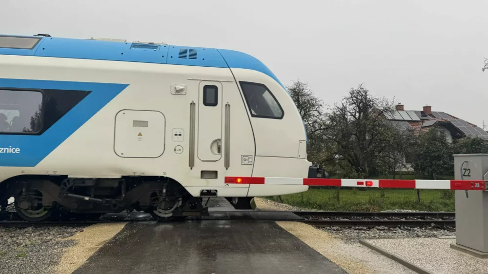 V Depali vasi so se razveselili novega zavarovanja železni&scaron;kega prehoda. F Občina Domžale