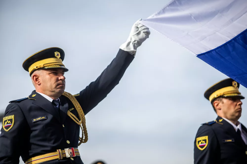 Koper, Ukmarjev trg.Drzavna proslava ob dnevu suverenosti.