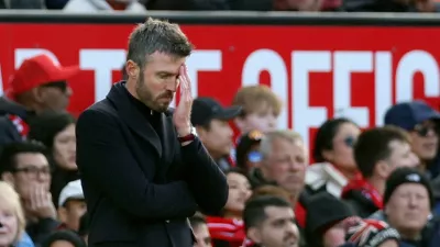 Soccer Football - Premier League - Manchester United v AFC Bournemouth - Old Trafford, Manchester, Britain - October 25, 2026 Manchester United manager Michael Carrick looks dejected after AFC Bournemouth's Marcus Tavernier scores their second goal REUTERS/Chris Radburn EDITORIAL USE ONLY. NO USE WITH UNAUTHORIZED AUDIO, VIDEO, DATA, FIXTURE LISTS, CLUB/LEAGUE LOGOS OR 'LIVE' SERVICES. ONLINE IN-MATCH USE LIMITED TO 120 IMAGES, NO VIDEO EMULATION. NO USE IN BETTING, GAMES OR SINGLE CLUB/LEAGUE/PLAYER PUBLICATIONS. PLEASE CONTACT YOUR ACCOUNT REPRESENTATIVE FOR FURTHER DETAILS..