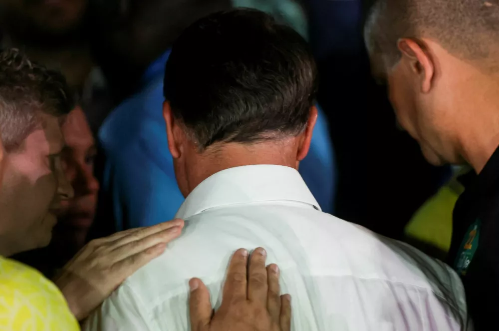 Brazilian presidential candidate Flavio Bolsonaro of the Liberal Party (PL) leaves after addressing the media following his loss in the presidential runoff election, in Brasilia, Brazil October 25, 2026. REUTERS/Adriano Machado   TPX IMAGES OF THE DAY