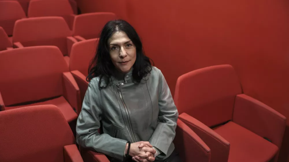 - 21.04.2023 &ndash; Andrina Mračnikar, koro&scaron;ka slovenka &ndash; avstrijska filmska scenaristka in režiserka celovečernega dokumentarnega filma Izginjanje /Verschwinden //FOTO: Jaka GasarOPOMBA: DNEVNIKOV OBJEKTIV &ndash; INTERVJU 2023