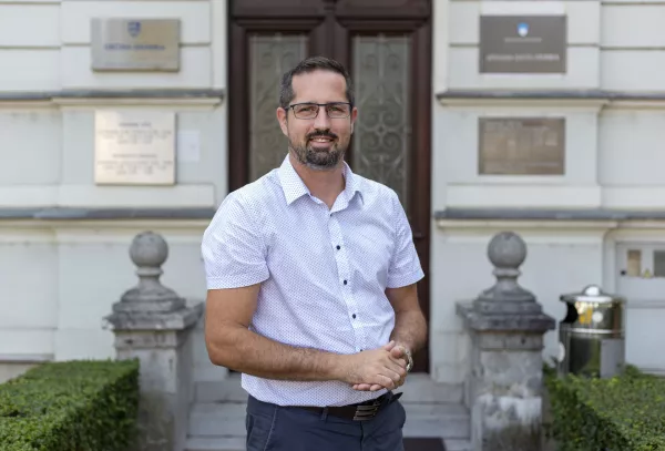 Bitka za Vrhniko: Cukjati želi tretji mandat, izzivalca obljubljata drugačno vodenje občine