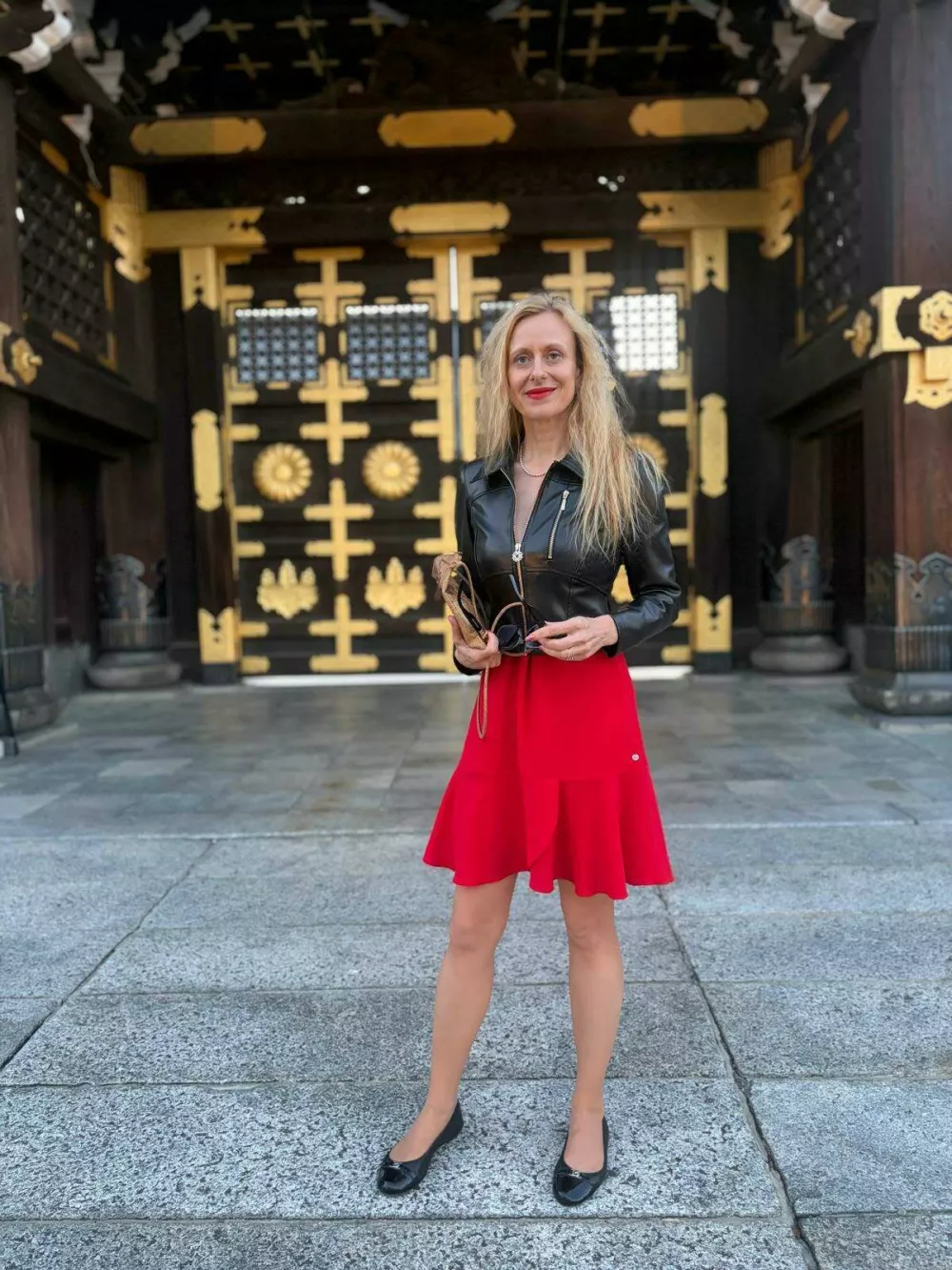 Rončevićeva pot na Japonsko stala več kot 32.000 evrov. Ministrstvo &scaron;e skriva, kdo je prodal vozovnice
