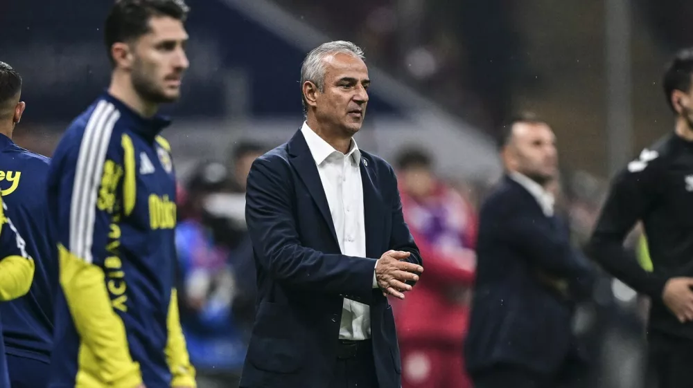 Trener Fenerbahčeja odstopil po porazu proti Galatasarayu