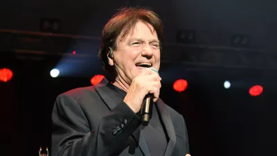 28.11.2025., Koprivnica - Popularni Zdravko Colic odrzao je sjajan koncert pred nekoliko tisuca obozavatelja koji su od pocetka do kraja pjevali njegove svima dobro znane velike hitove. Photo: Damir Spehar/PIXSELL