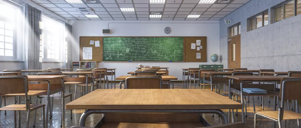 Prazne &scaron;olske klopi. / Foto: Istock