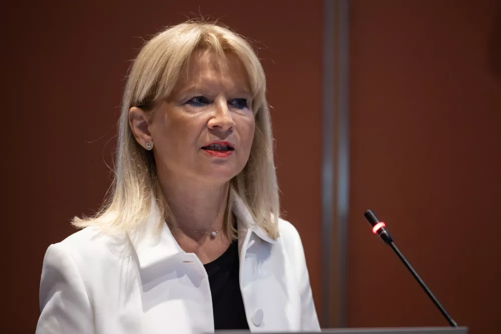 Ljubljana, GZS.Medijski dogodek ob vstopu v poletno turisticno sezono v organizaciji Slovenske turisticne organizacije.Direktorica STO Maja Pak Olaj.