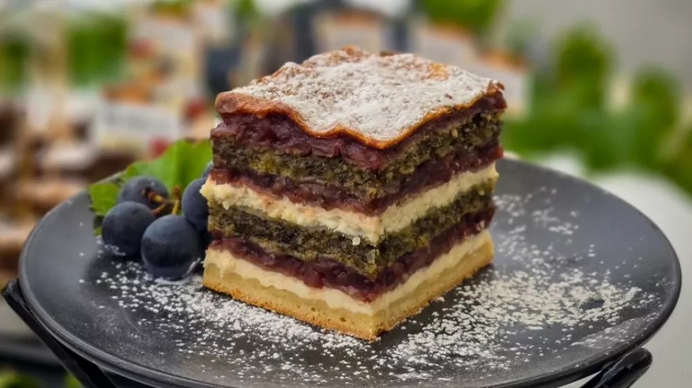Lendava.V Lendavi zasnovali novi razlicici prekmurske gibanice.Gibanica Jurka.